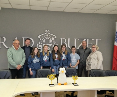 Grad Buzet - Buzetski Mecha pingvini – državni prvaci na robotičkom natjecanju