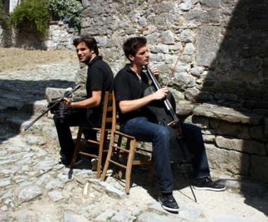 Grad Buzet - 2CELLOS snimaju spot u Humu