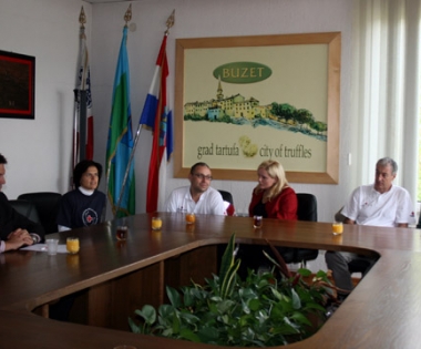 Grad Buzet - Dogradonačelnik primio aktiviste Crvenog križa