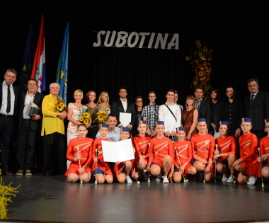 Grad Buzet - Javni poziv za predlaganje kandidata za javna priznanja Grada Buzeta za 2021. godinu