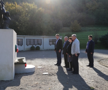 Grad Buzet - Polaganje cvijeća i svijeća uoči Svih Svetih