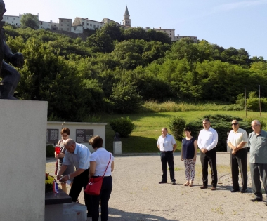 Grad Buzet - Polaganje cvijeća povodom Dana antifašističke borbe