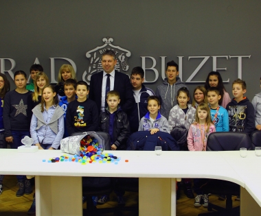 Grad Buzet - Sakupljajući čepove buzetski osnovci postali “Ponos Hrvatske”