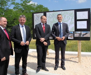 Grad Buzet - Potpuni dovršetak ceste Buzet â€“ Požane u rujnu, gradilište jučer obišao ministar Hajdaš Dončić