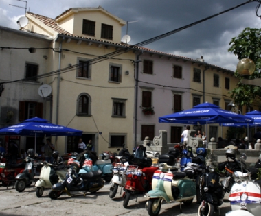 Grad Buzet - Vespe Stari grad vratile u pedesete godine