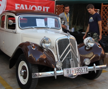 Grad Buzet - U Buzetu prva europska oldtimer staza
