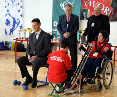 Grad Buzet - Brončano odličje za boćara Davora Komara