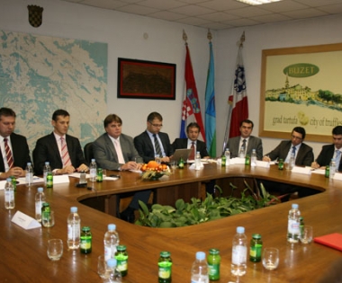Grad Buzet - Strategijom Grada i Županije do trajnog izlaska iz krize