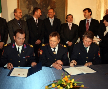 Grad Buzet - Buzetski, umaški i koparski vatrogasci potpisali sporazum