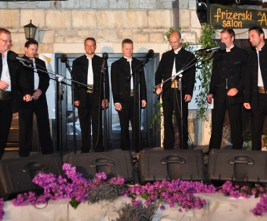 Grad Buzet - Buzet ima najbolju klapu, Pinguentumi zlatni u Omišu