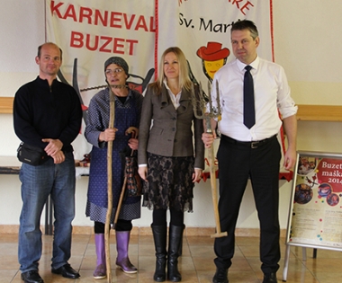 Grad Buzet - Gradonačelnik zasukao rukave, maškare žele vlast!