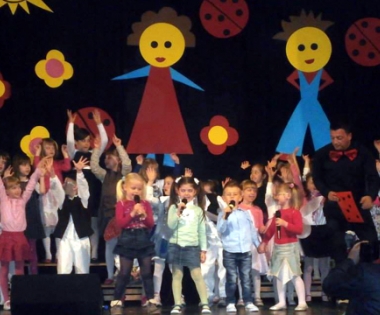 Grad Buzet - Mali Grdelini su pjevači i plesači za svaku pohvalu!