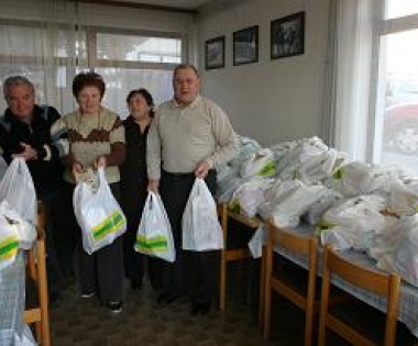 Grad Buzet - Novac i poklon paketi za starije i potrebite