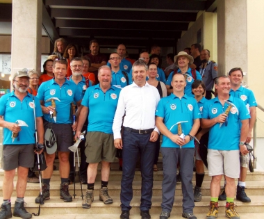 Grad Buzet - Pohod prijateljstva i suradnje: 13 planinara krenulo na Triglav