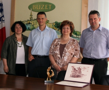 Grad Buzet - Prijem za Loredanu Krbavčić, dobitnicu statue “Zlatne ruke”