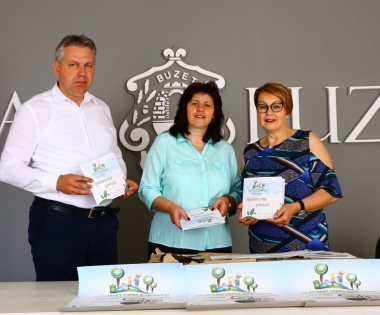 Grad Buzet - PODJELA EDUKATIVNIH SLIKOVNICA ZA DJECU DJEČJEG VRTIĆA GRDELIN