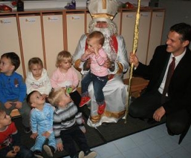 Grad Buzet - Sveti Nikola darovao vrtićku djecu