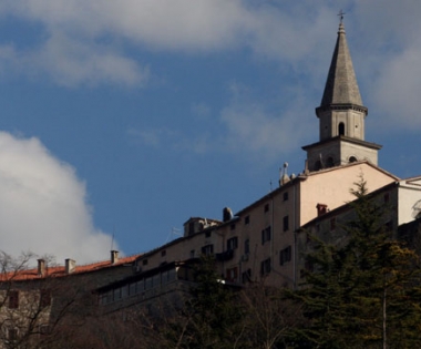 Grad Buzet - Ograničeno parkiranje na Titovom Trgu